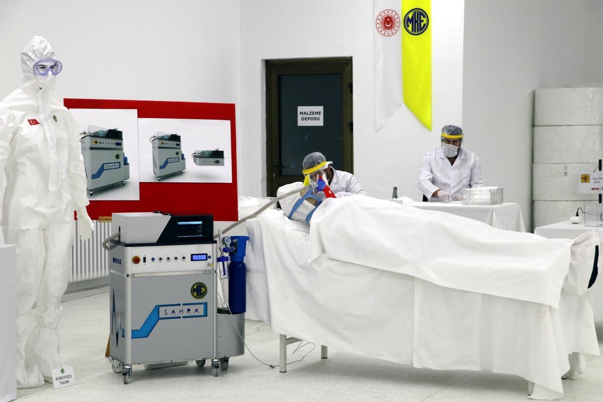 Milli Savunma Bakanlığı haftada 10 milyon maske &uuml;retiyor&nbsp;