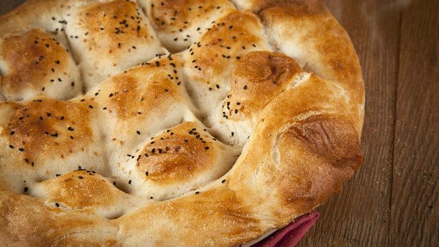Ramazan pidesi tarifi: Kolay ve leziz Ramazan pidesi yapımı