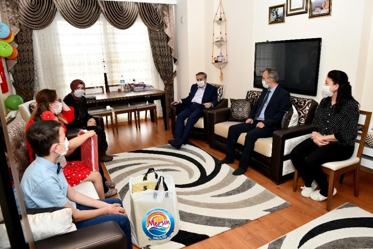 Vali Su&rsquo;dan şehit ailesine ziyaret