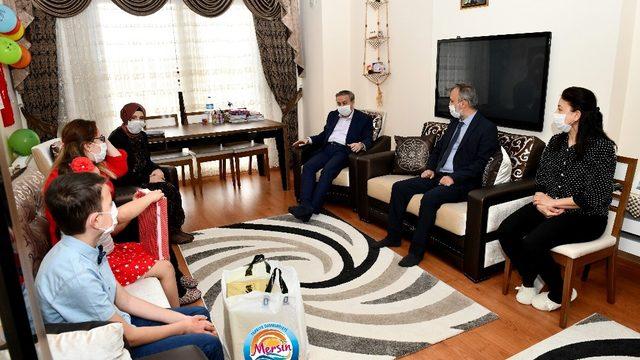 Vali Su’dan şehit ailesine ziyaret