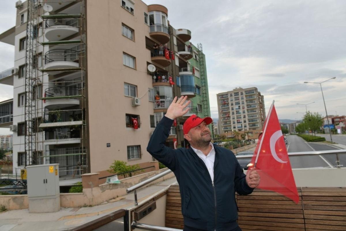 Başkan G&uuml;mr&uuml;k&ccedil;&uuml;&rsquo;den otob&uuml;sle bayram kutlaması