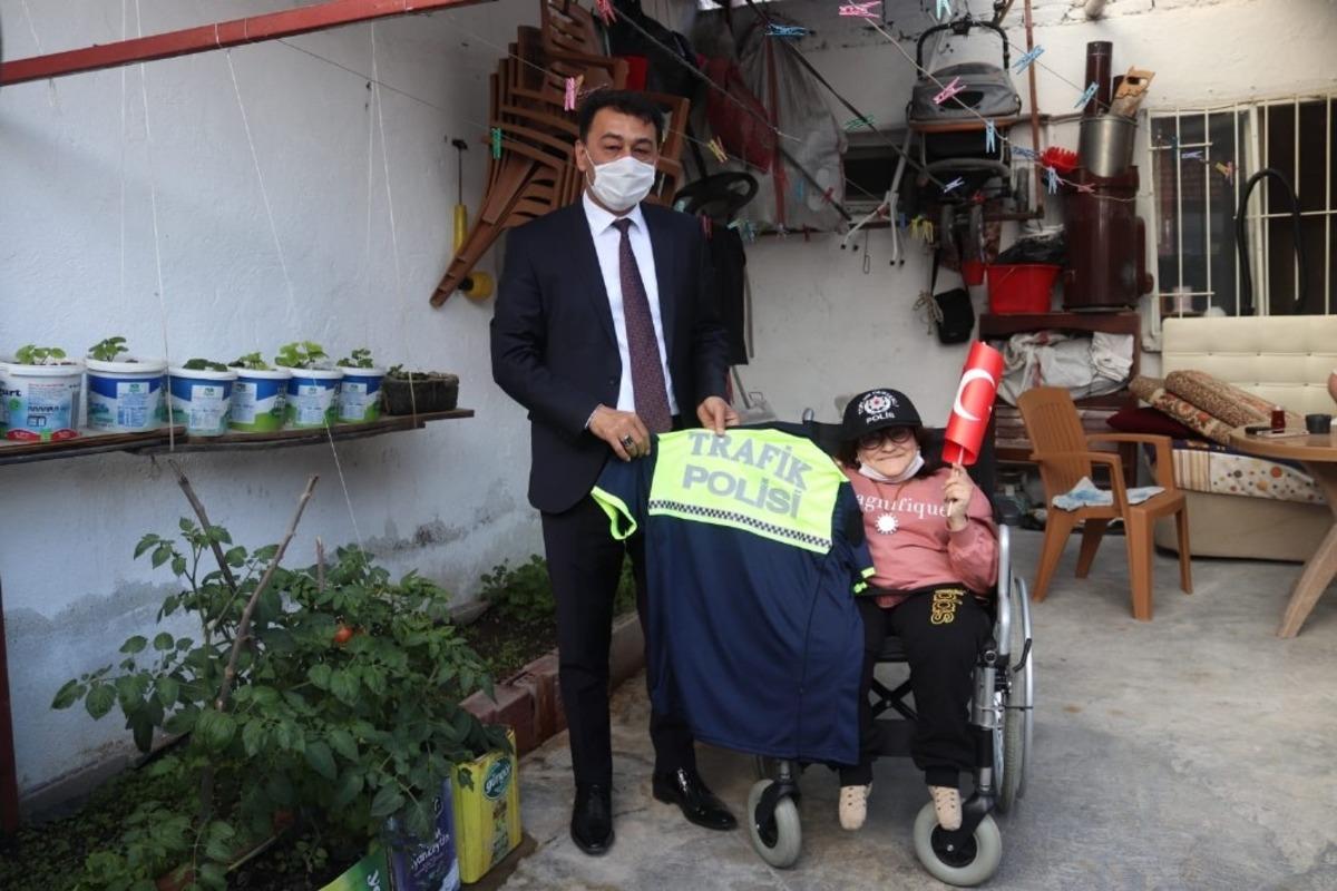 Emniyetten &ouml;zel &ccedil;ocuklara 23 Nisan s&uuml;rprizi