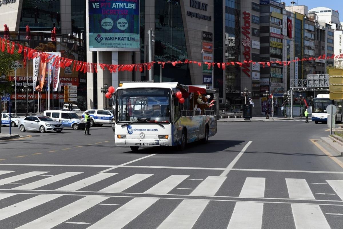 Ankara&rsquo;da 23 Nisan şarkılar ve marşlar eşliğinde kutladı