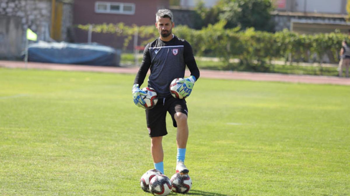 Samsunspor kalecisi Ahmet Altın'ın babası koronavir&uuml;sten vefat etti