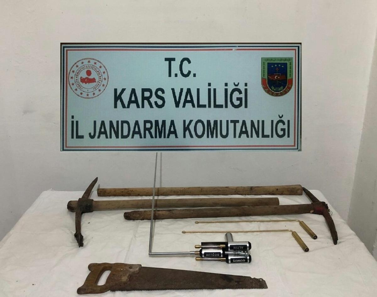 Kars&rsquo;ta Jandarma ka&ccedil;ak kazı yapanlara g&ouml;z a&ccedil;tırmıyor