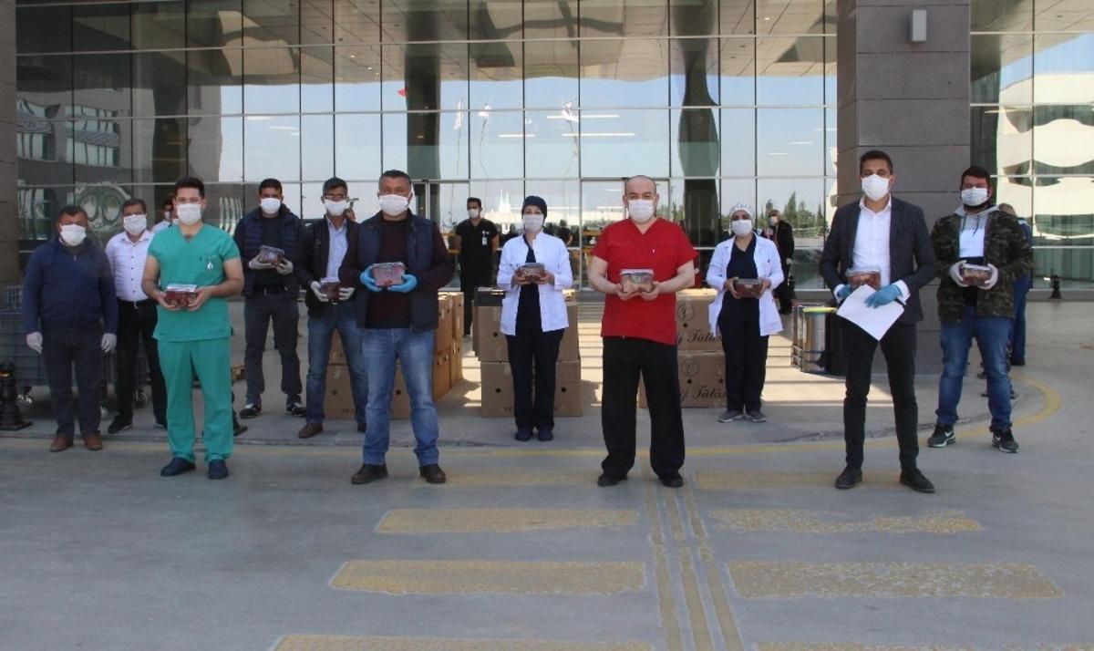 AK Parti&rsquo;li Baybatur&rsquo;dan korona savaş&ccedil;ılarına &ccedil;ilekli teşekk&uuml;r