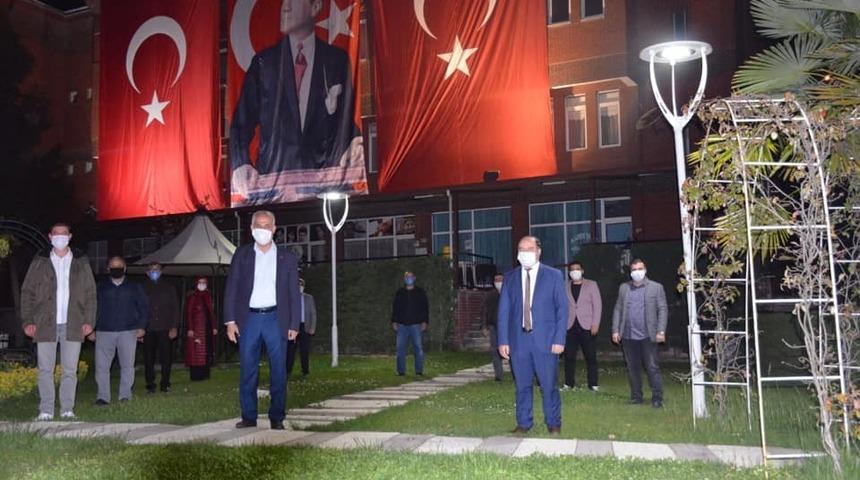 Bayırk&ouml;y&rsquo;de saat 21:00&rsquo;da hayat durdu