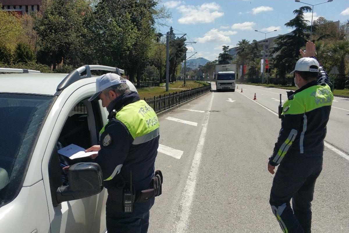 Sokağa &ccedil;ıkma yasağında polis denetimi