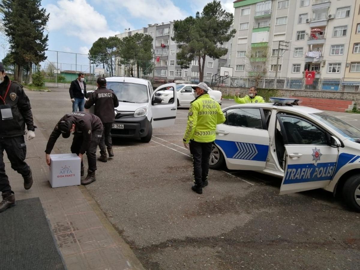 Giresun Emniyet M&uuml;d&uuml;rl&uuml;ğ&uuml; &ccedil;alışanları yardıma muhta&ccedil;lar i&ccedil;in Ramazan kolisi hazırladı