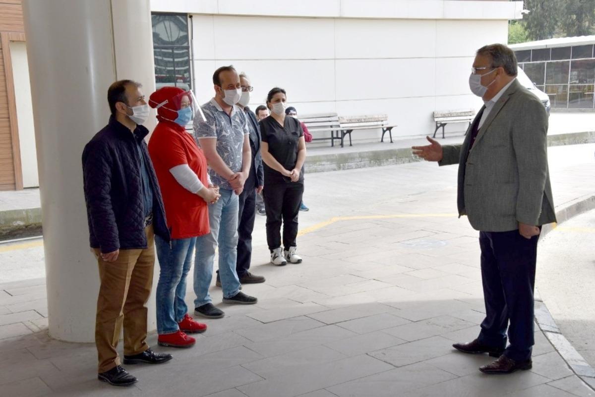 Başkan &Ccedil;er&ccedil;i sağlık kahramanlarını kutladı