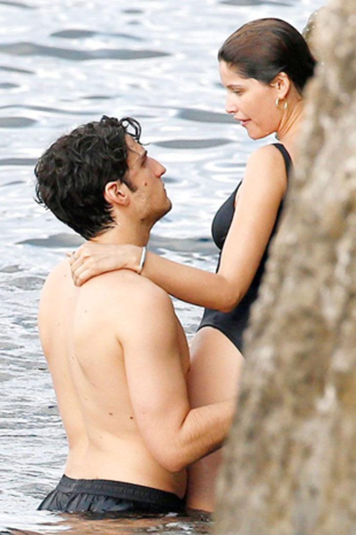 Laetitia Casta yeni sevgilisi ile tatilde G3