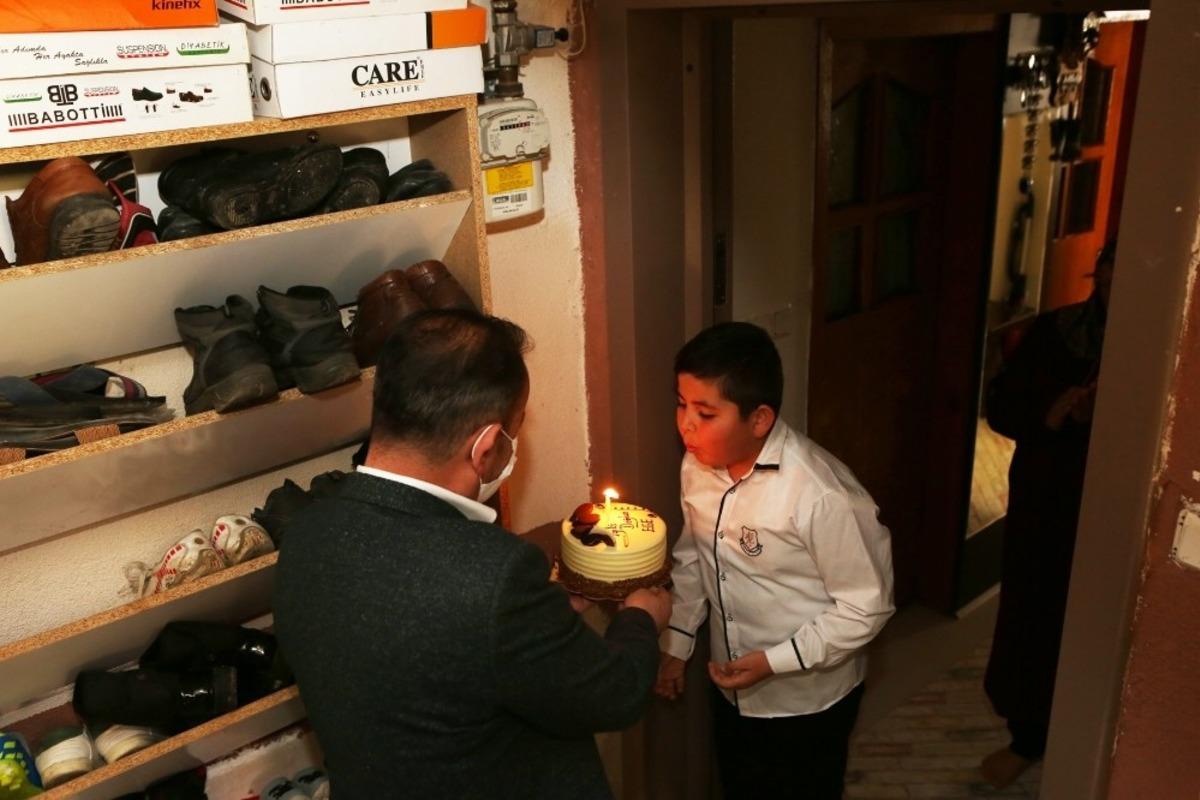 Bolu&rsquo;da, Başkan &Ouml;zcan&rsquo;dan &ccedil;ocuklara s&uuml;rpriz doğum g&uuml;n&uuml;