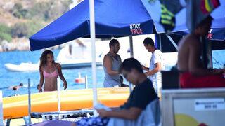 Sarp Apak ve sevgilisi tatilde