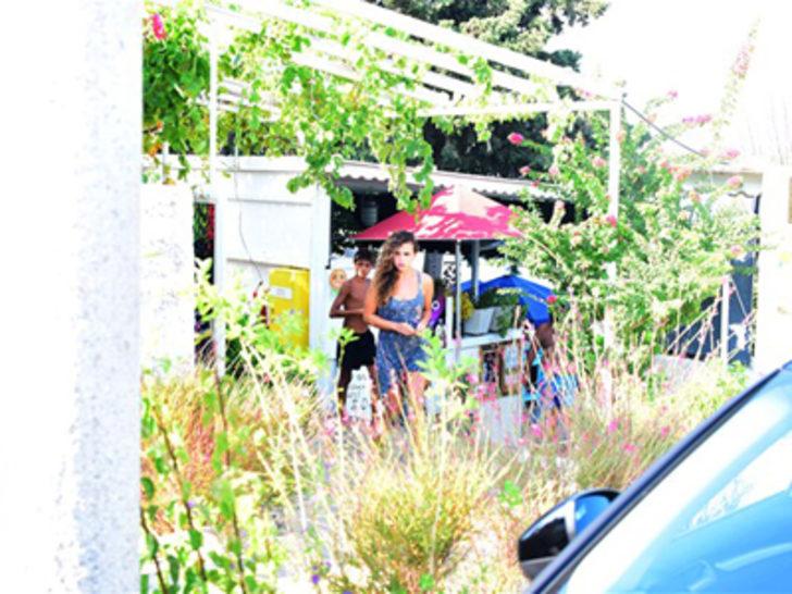 Sarp Apak ve sevgilisi tatilde G2