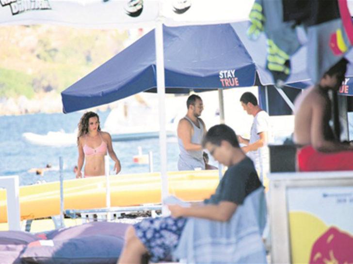 Sarp Apak ve sevgilisi tatilde G5