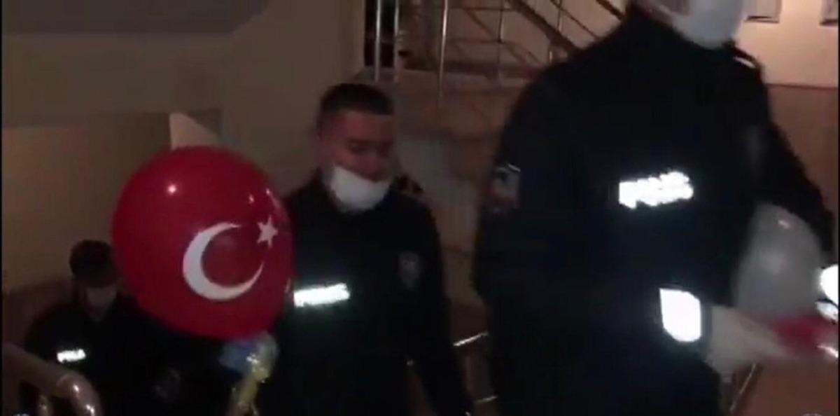 Minik Hamza 155&rsquo;i arayarak T&uuml;rk Bayrağı İstedi