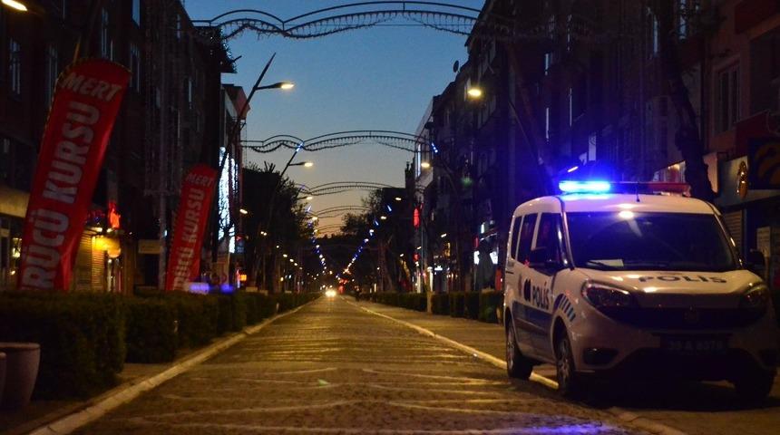 L&uuml;leburgaz&rsquo;ın en işlek caddesi "Ramazan Tedbirleri" kapsamında yaya girişine kapatıldı