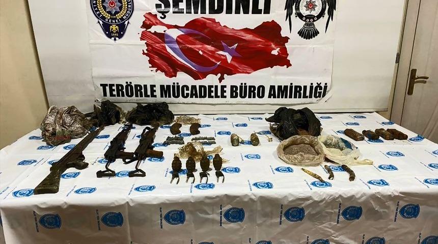 Hakkari&rsquo;de ter&ouml;r &ouml;rg&uuml;t&uuml;ne ait silah ve m&uuml;himmat ele ge&ccedil;irildi
