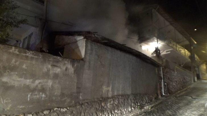 Amasya’da kokutan odunluk yangını G3