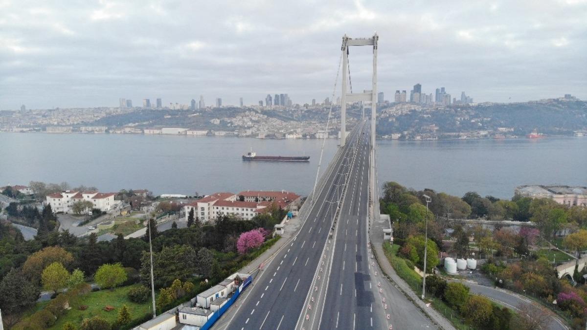 Sokağa &ccedil;ıkma kısıtlamasının &uuml;&ccedil;&uuml;nc&uuml; g&uuml;n&uuml;nde İstanbul boş kaldı