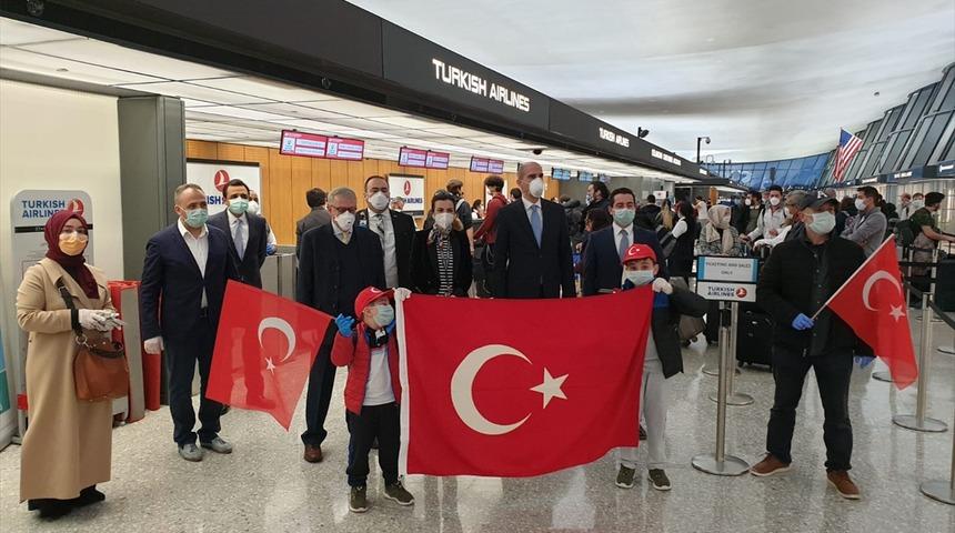 ABD'deki T&uuml;rkler &uuml;lkeye d&ouml;nmek &uuml;zere Washington'dan yola &ccedil;ıktı