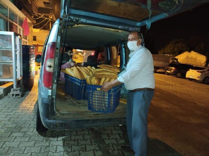 Vatandaş fırına gidemeyince fırıncılar ekmeği vatandaşa götürmeye başladı G1