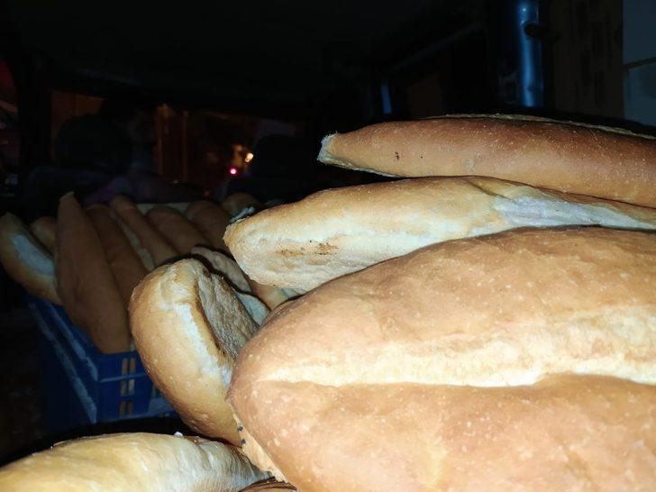 Vatandaş fırına gidemeyince fırıncılar ekmeği vatandaşa götürmeye başladı G2