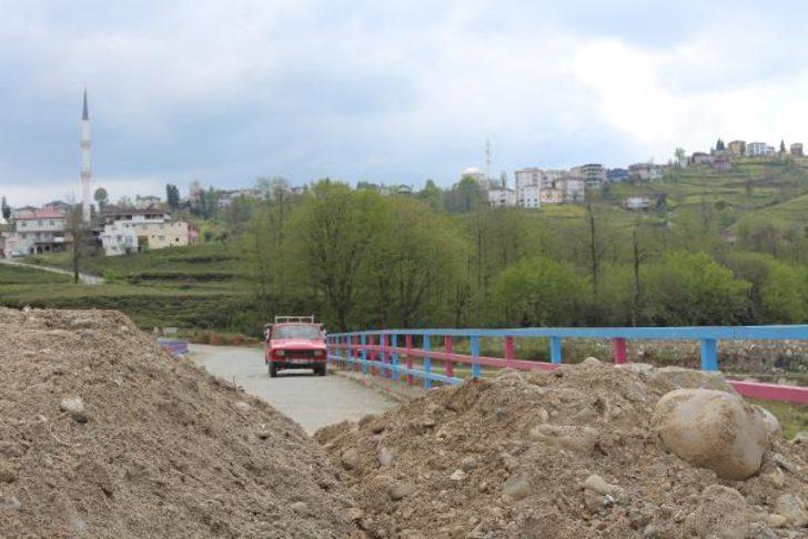 Rize-Trabzon arasındaki alternatif yollar moloz dökülerek kapatıldı