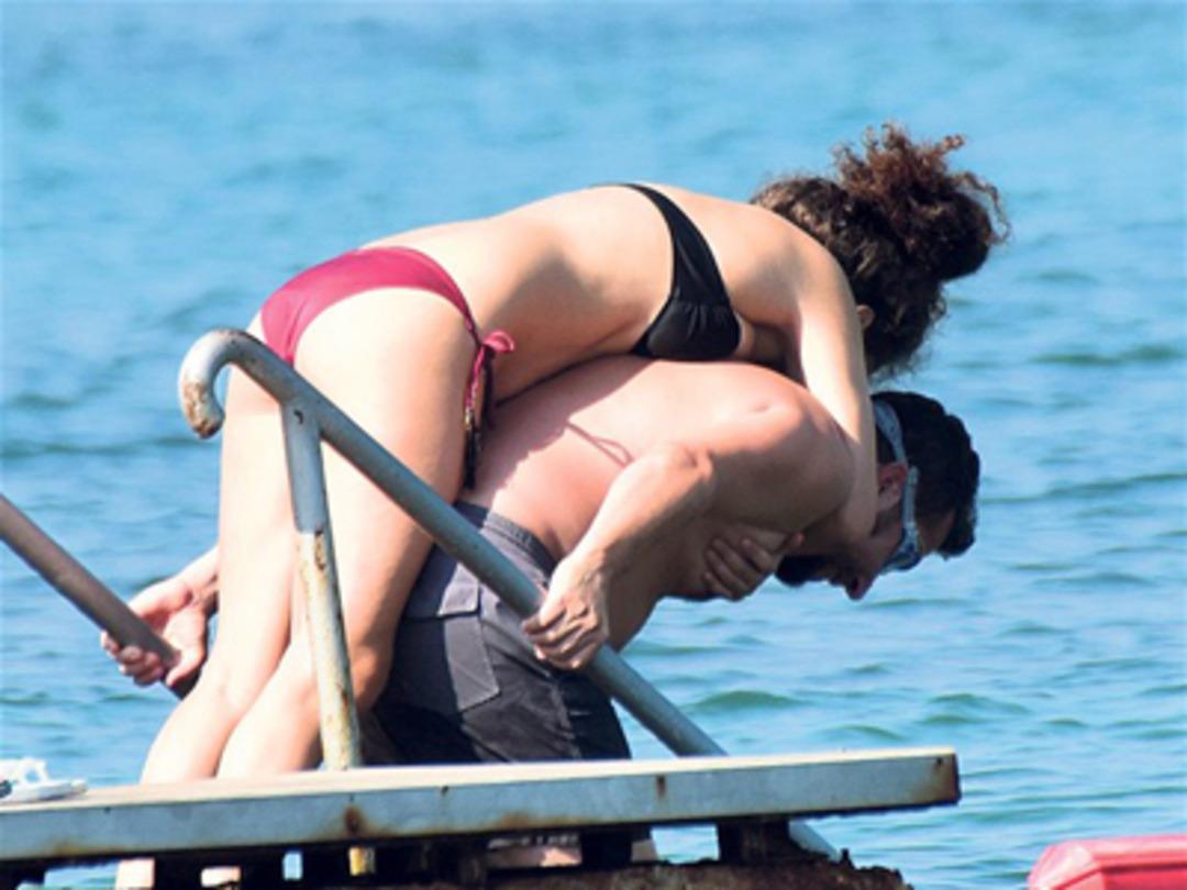 Dilan &Ccedil;ıtak Levent D&ouml;rterler aşkı tam gaz