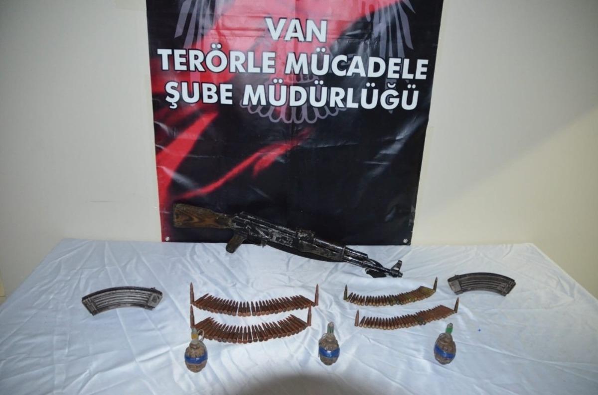 Van&rsquo;da toprağa g&ouml;m&uuml;l&uuml; silah ve m&uuml;himmat ele ge&ccedil;irildi