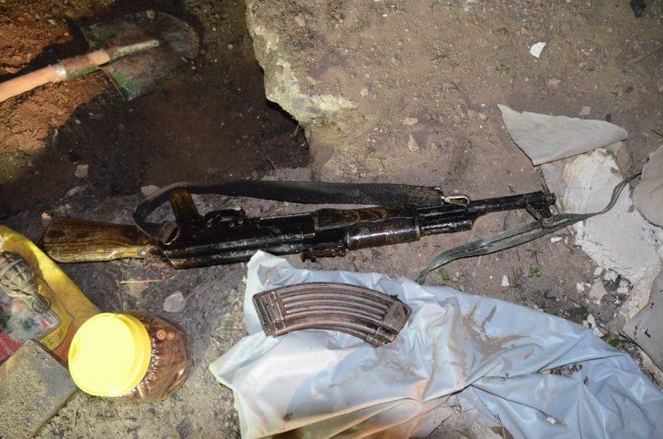 Van’da toprağa gömülü silah ve mühimmat ele geçirildi G3