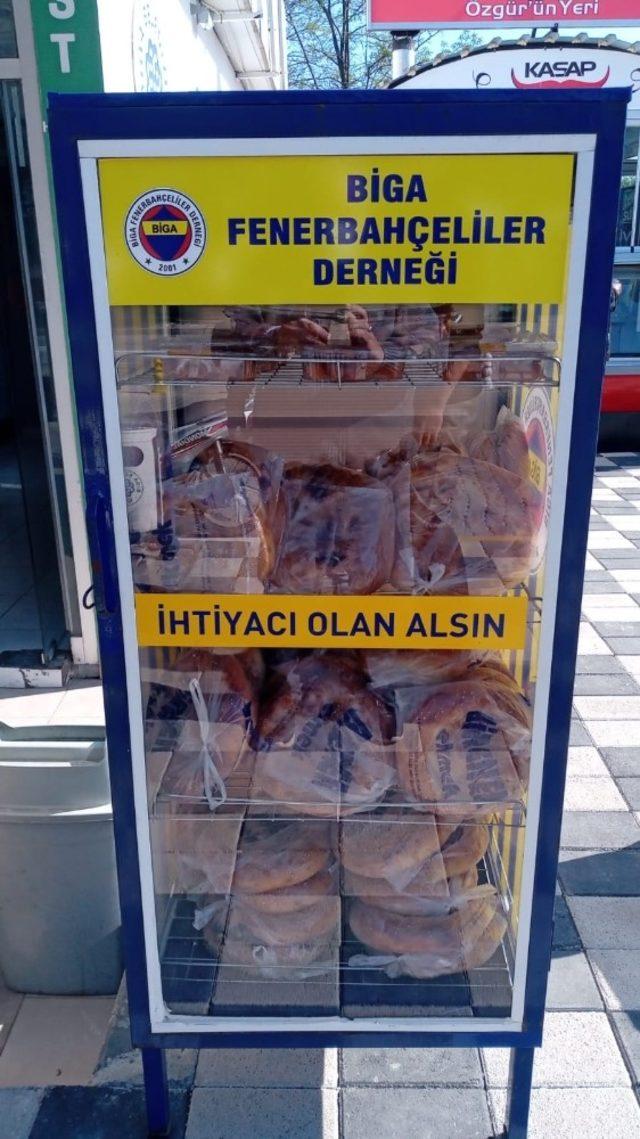 Biga Fenerbahçeliler Derneği’nden yardım dolabı