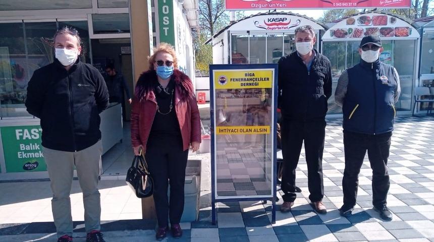 Biga Fenerbahçeliler Derneği’nden yardım dolabı