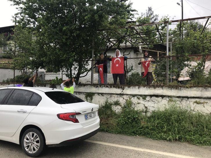 Kaş’ta 10 bin çocuğa 23 Nisan hediyesi G2