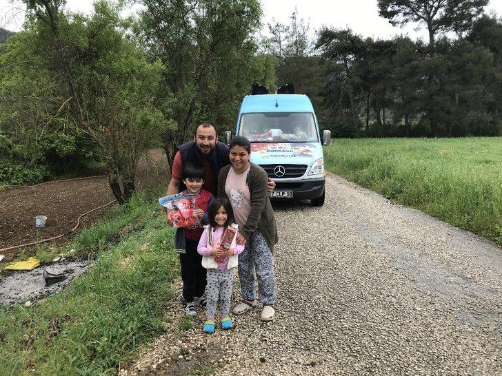 Kaş’ta 10 bin çocuğa 23 Nisan hediyesi G3