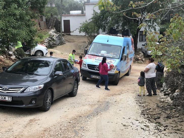 Kaş’ta 10 bin çocuğa 23 Nisan hediyesi G4