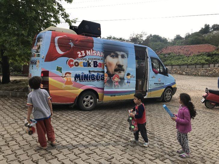 Kaş’ta 10 bin çocuğa 23 Nisan hediyesi G5