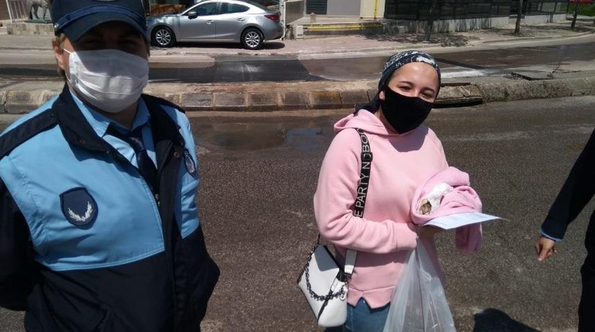 Hastalanan kendisini veterinere götüremeyen kadının yardımına zabıta yetişti