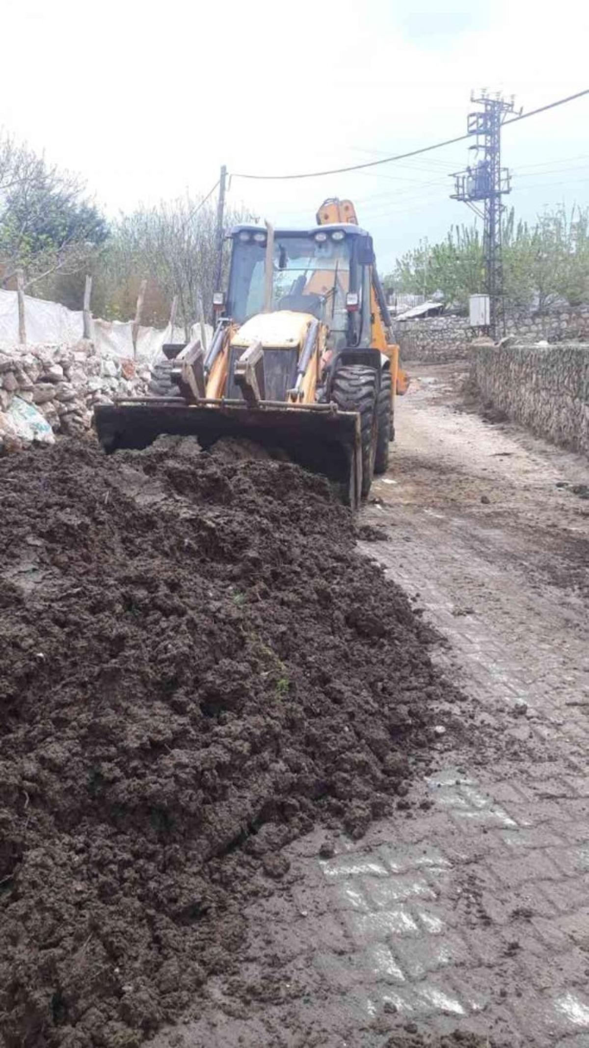 Eğil Belediyesi kırsal mahallelerde temizlik &ccedil;alışması başlattı