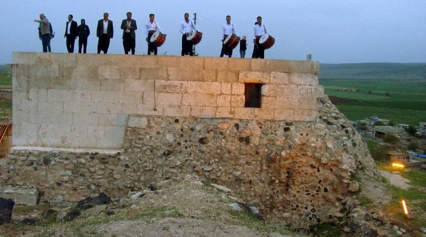 Kaymakam ilk davulu &ccedil;aldırdı ilk maniyi okudu