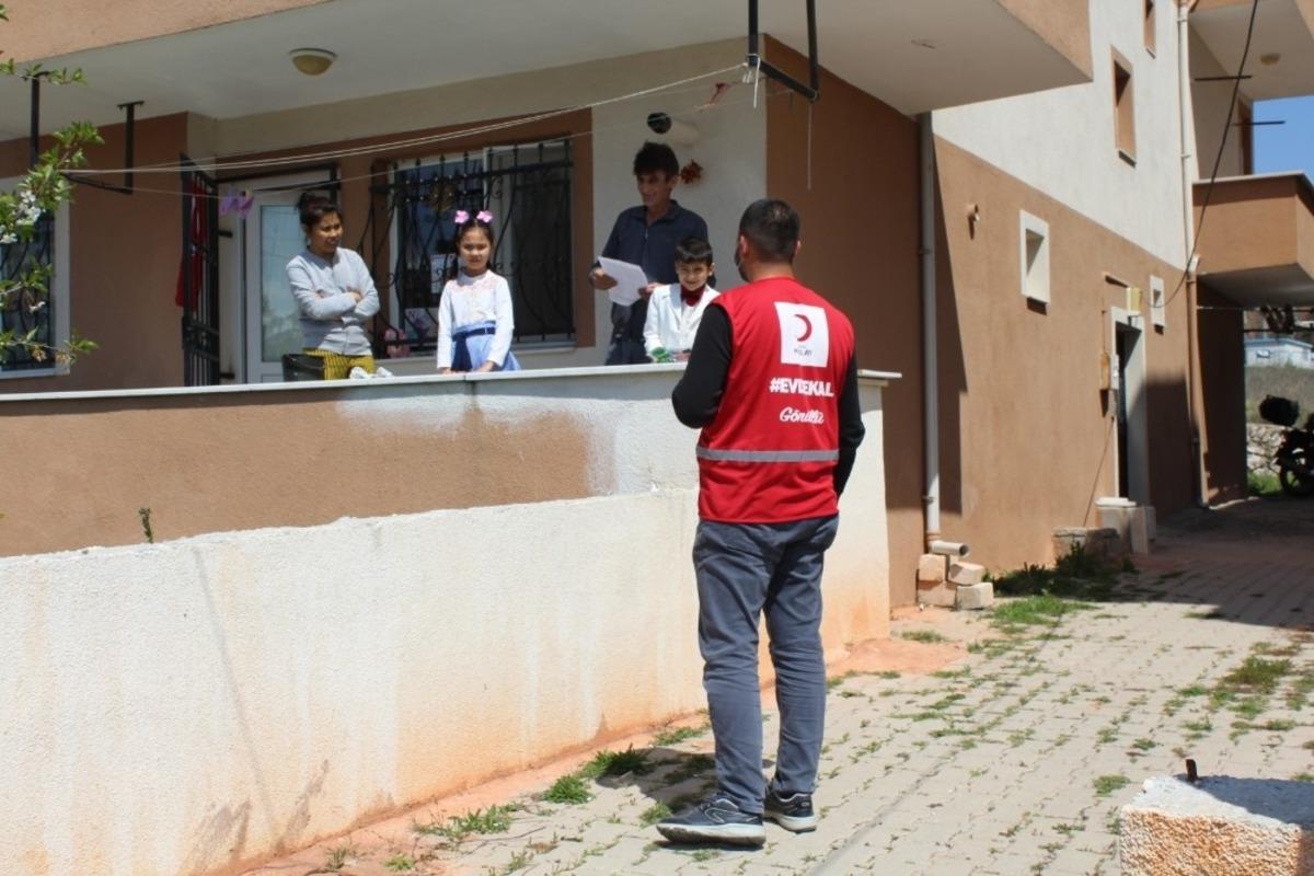 Kızılay &ccedil;ocukları unutmadı