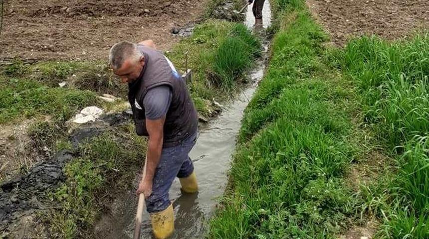 K&ouml;yde imece usul&uuml; sulama kanalı temizliği