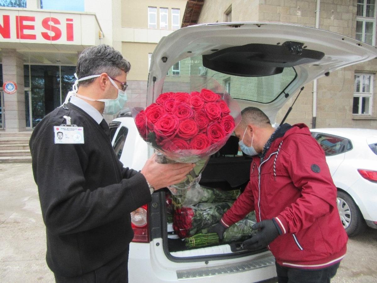 Korona ile m&uuml;cadele ekiplerine g&uuml;ll&uuml; moral