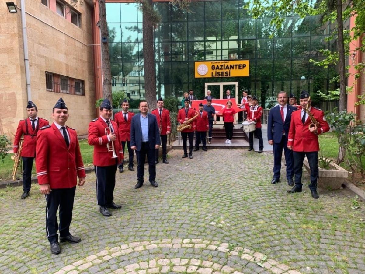 Gaziantep Lisesi mezunları &ccedil;ocuklar i&ccedil;in bir araya geldi