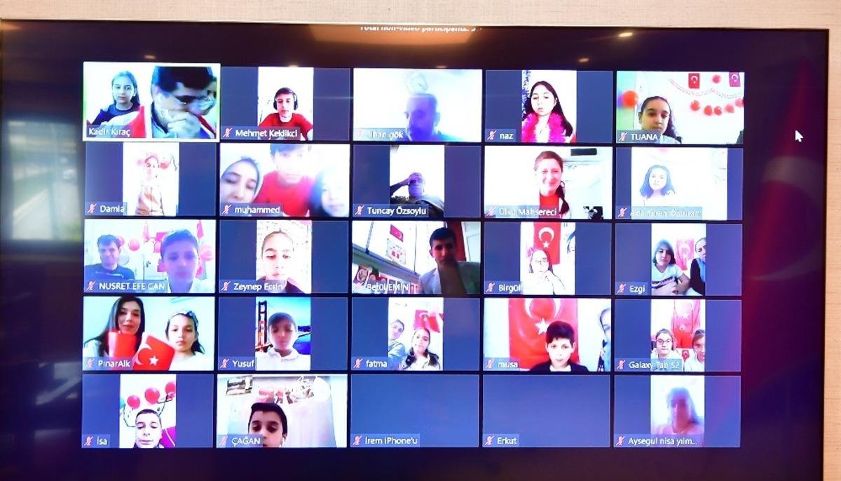 Ortaokul &ouml;ğrencilerinin vali mutluluğu