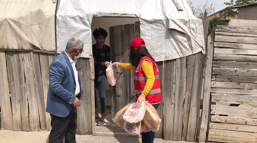 Kızılay’dan vatandaşlara ücretsiz ekmek