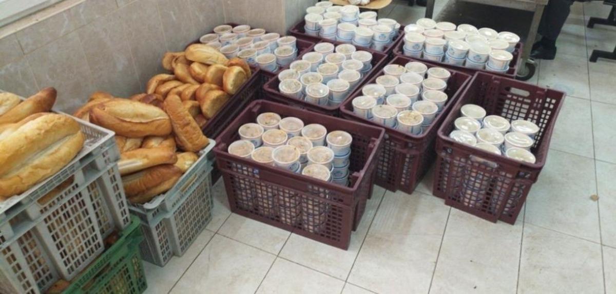 Gaziantep&rsquo;te sıcak yemek ve gıda paketi yardımı