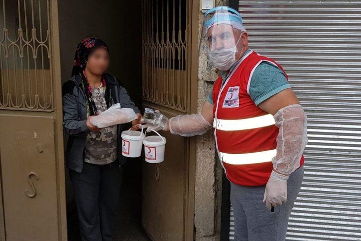 Vatandaşlara sıcak iftar yemeği dağıtıldı G4