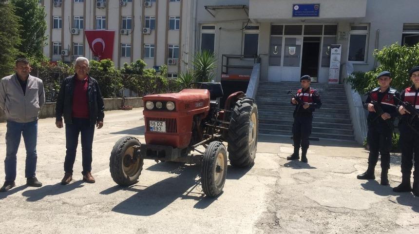 Manisalı çiftçi çalınan traktörüne kavuştu