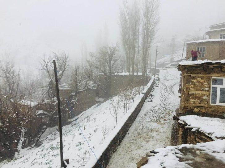 Bahçesaray’da nisan karı sürprizi G1